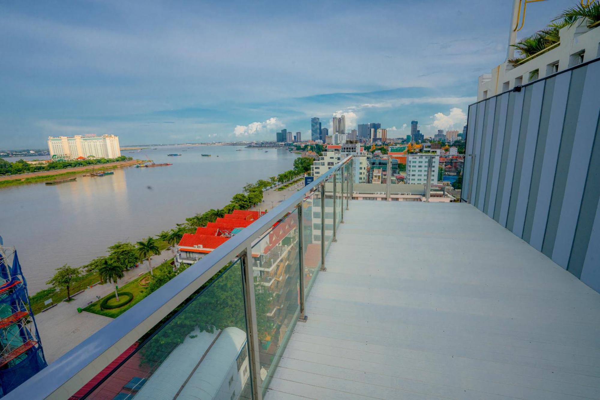 Phuminh Hotel Riverside Phnom Penh Bagian luar foto