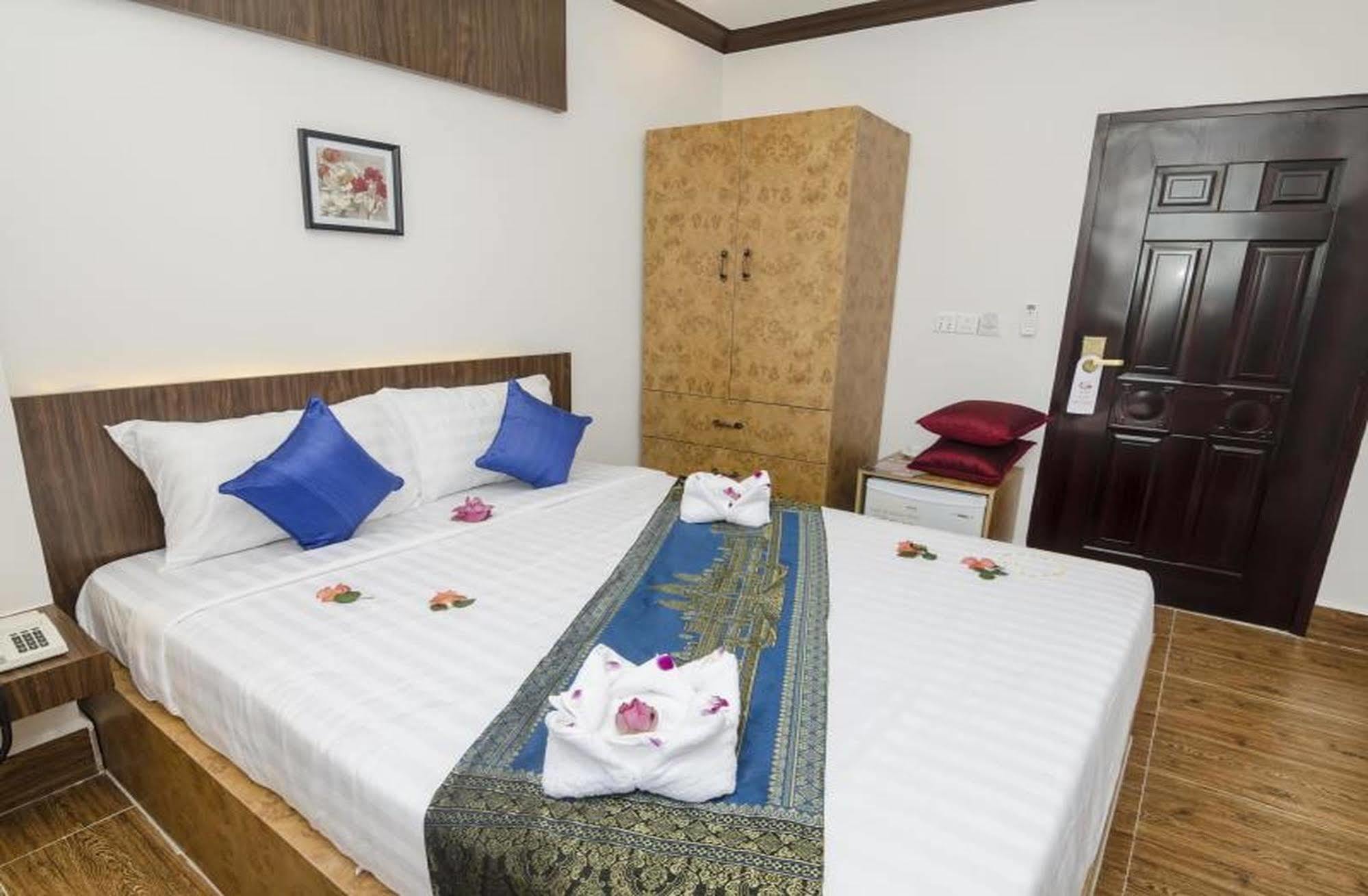 Phuminh Hotel Riverside Phnom Penh Bagian luar foto