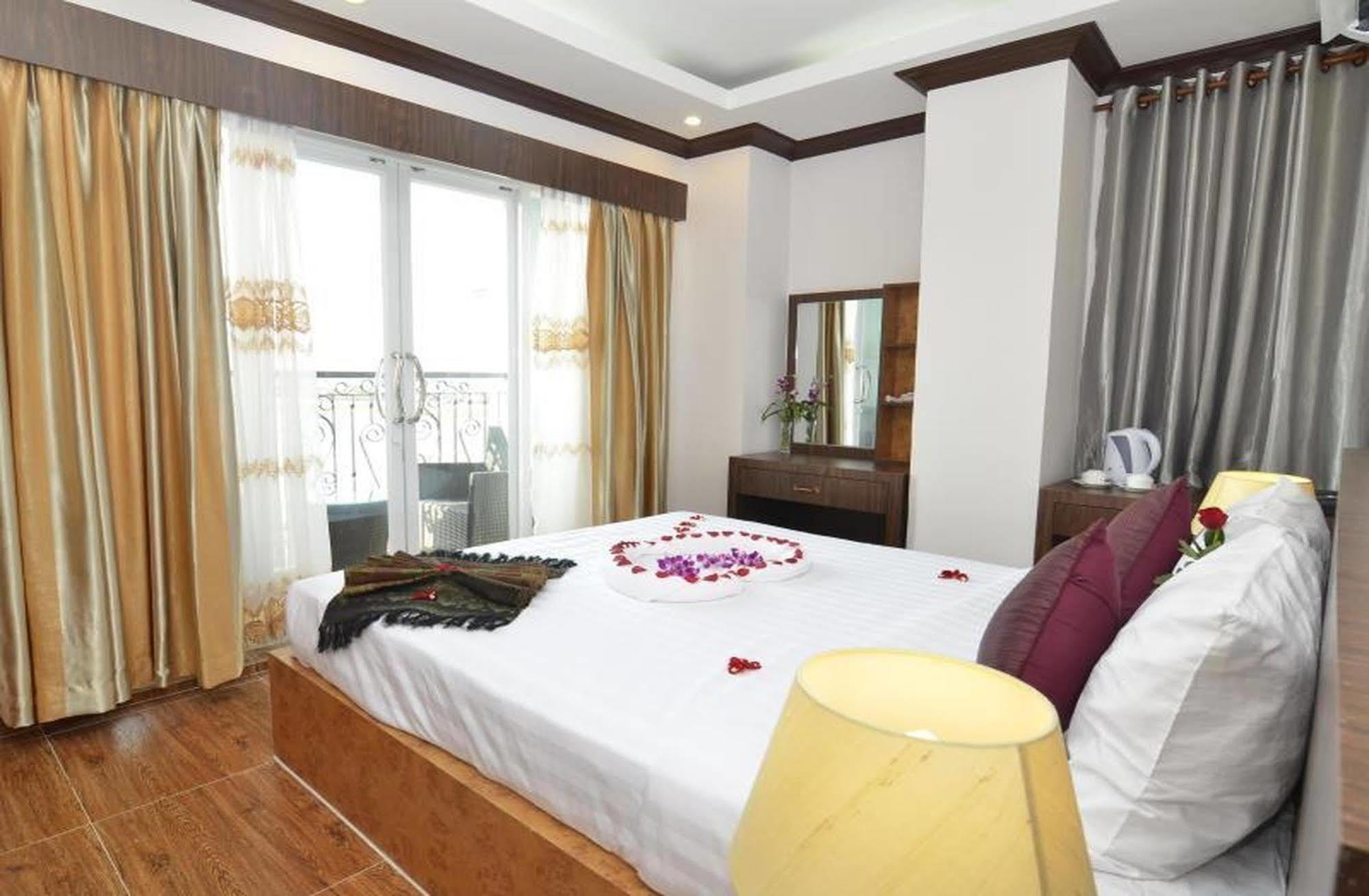 Phuminh Hotel Riverside Phnom Penh Bagian luar foto