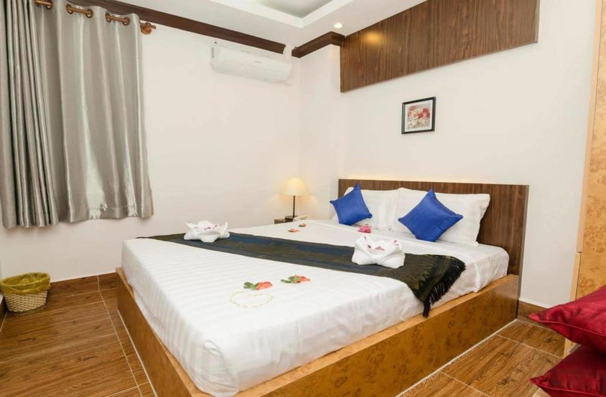 Phuminh Hotel Riverside Phnom Penh Bagian luar foto