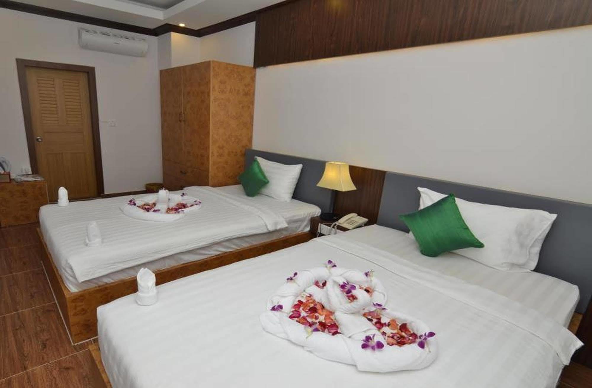 Phuminh Hotel Riverside Phnom Penh Bagian luar foto